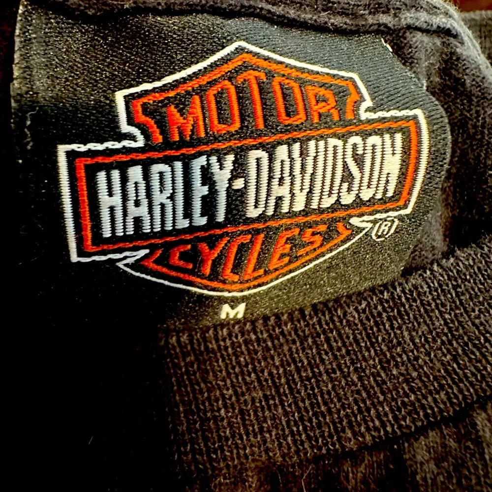 Harley Davidson cropped black tee women’s medium. Sunny Harley graphic. - Picture 2 of 3